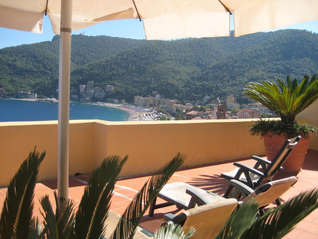 Palazzo Vescovile Hotel Noli Δωμάτιο φωτογραφία