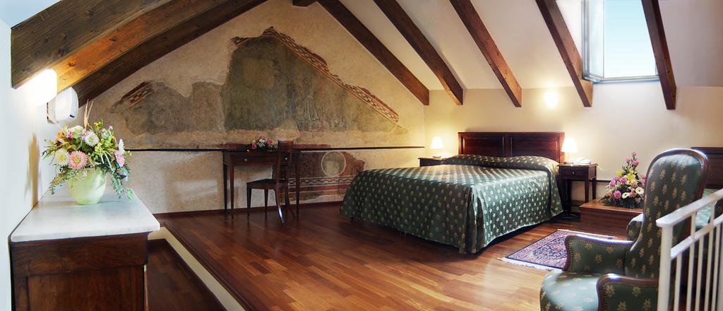 Palazzo Vescovile Hotel Noli Δωμάτιο φωτογραφία